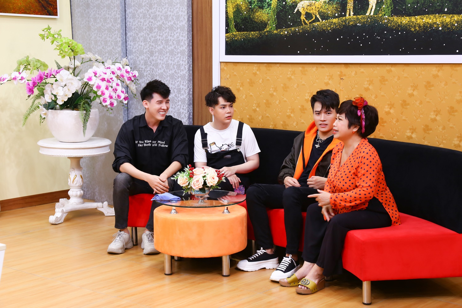 Phi Phung, Hoang Meo, Vo Tan Phat, Tam Anh trong Quang Cao 4 (6)