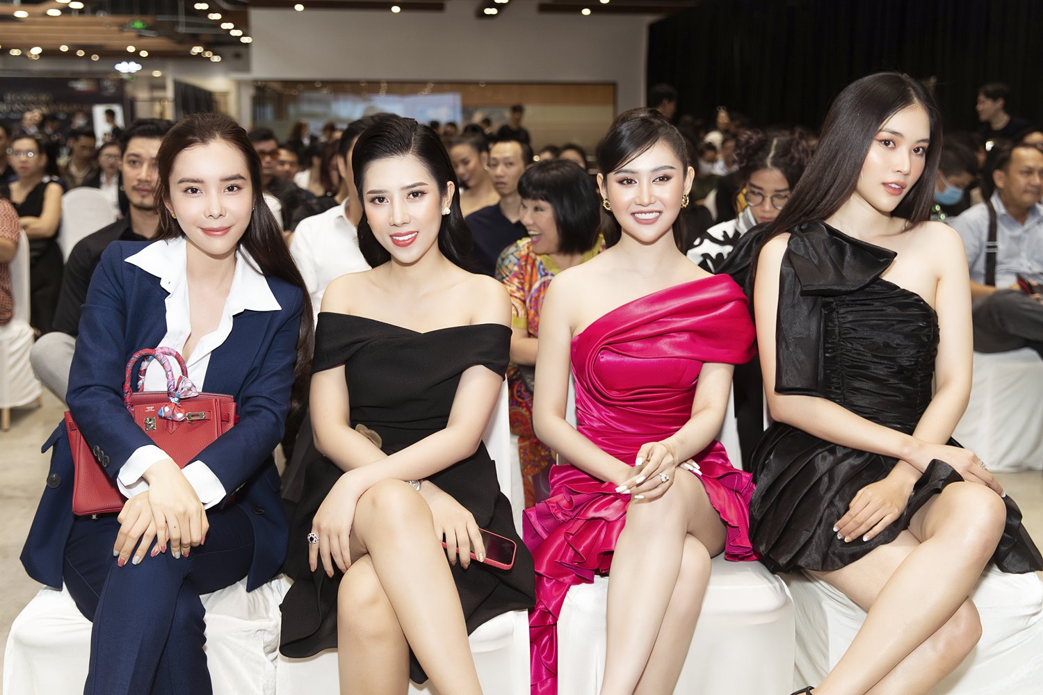 Duong Yen Nhung (16)