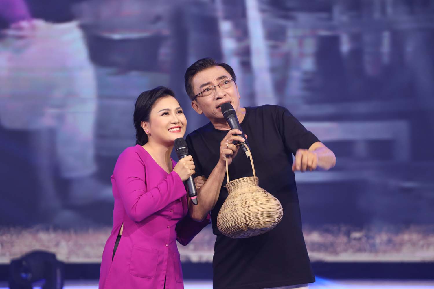NGHE SI DINH VAN TREN SAN KHAU DAU AN HUYEN THOAI (3)