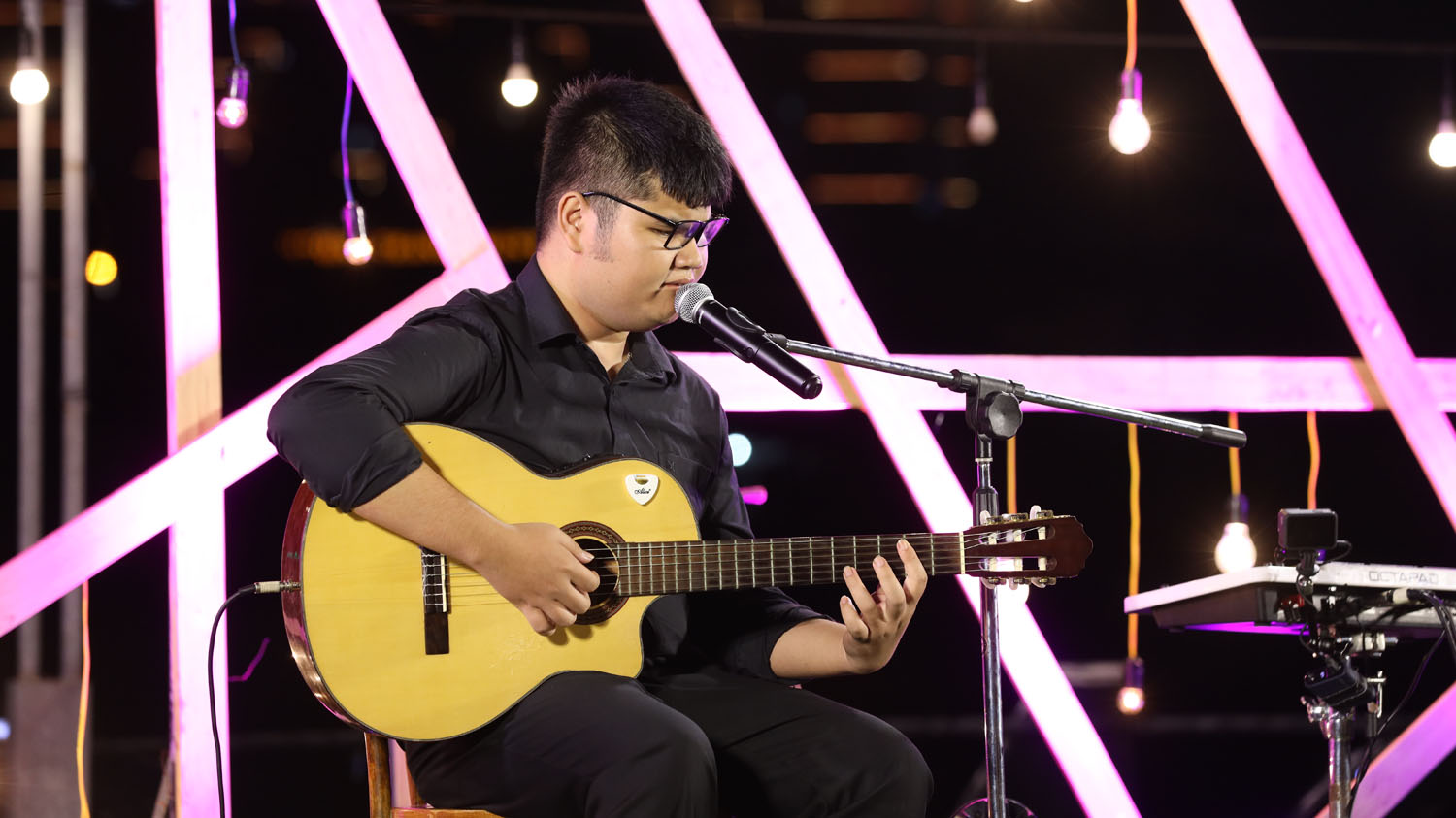 NGOC THINH CHOI CAC LOAI NHAC CU (5)