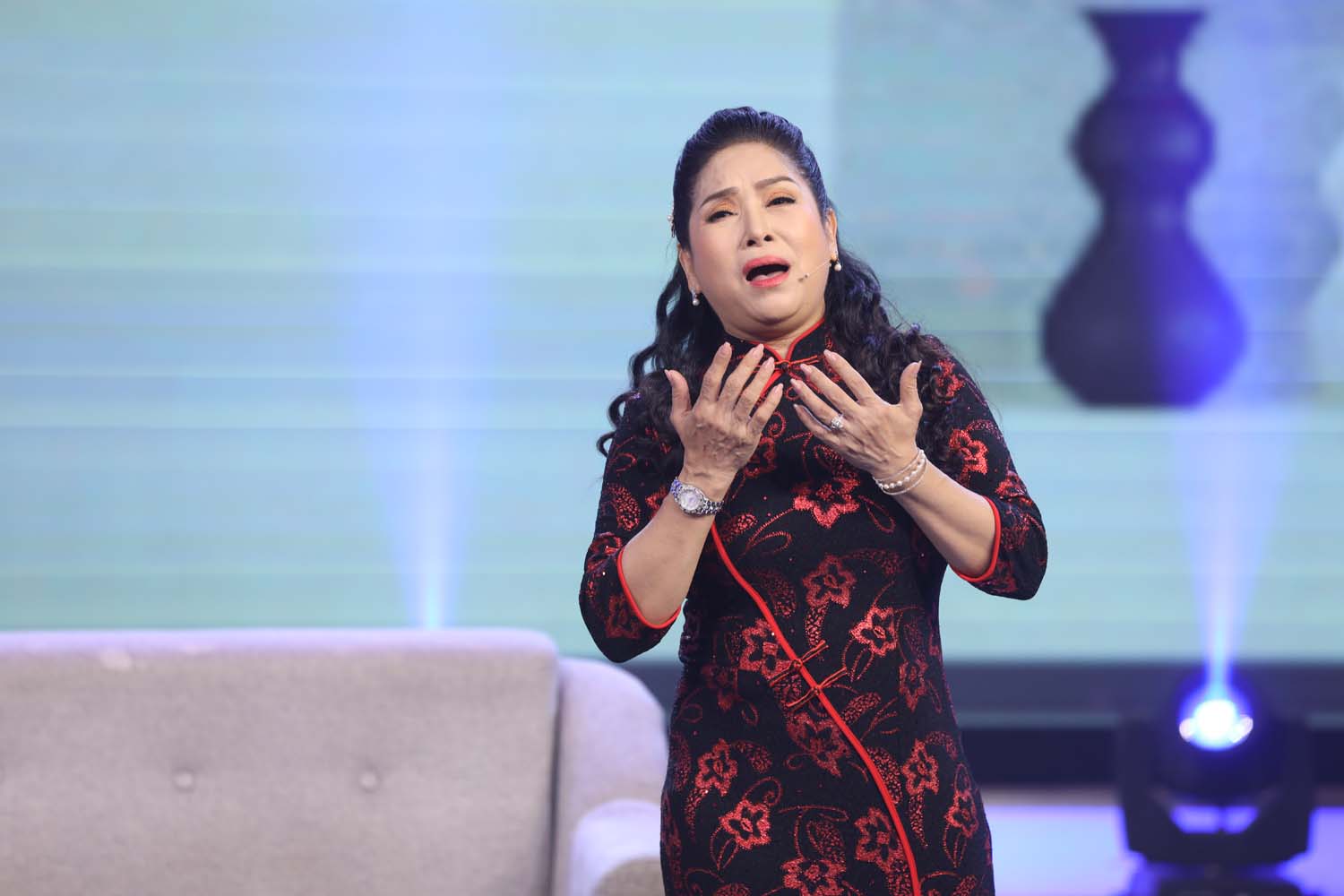 NSUT PHUONG HANG - NGHE SI CHAU THANH - KHANH TUAN TRONG VO VU AN MA NGUU (2)