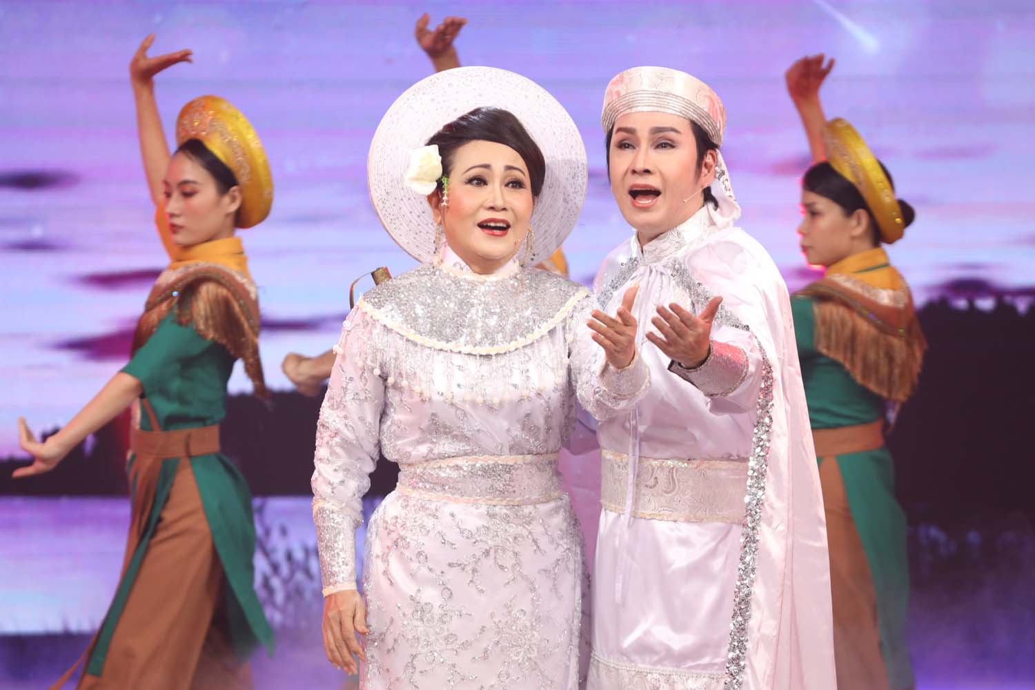 NGHE SI THANH HANG - VU LUAN