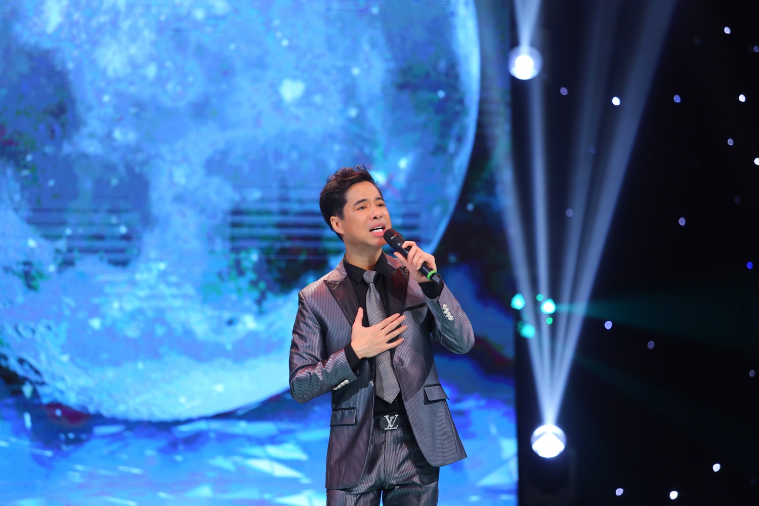 GIAM KHAO NGOC SON (11)