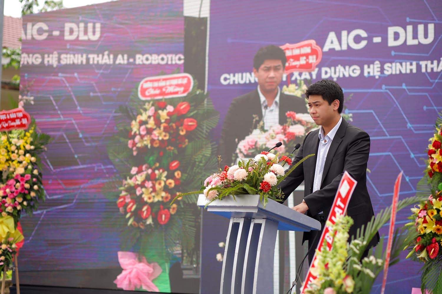 Hieu Nguyen phat bieu tai buoi le