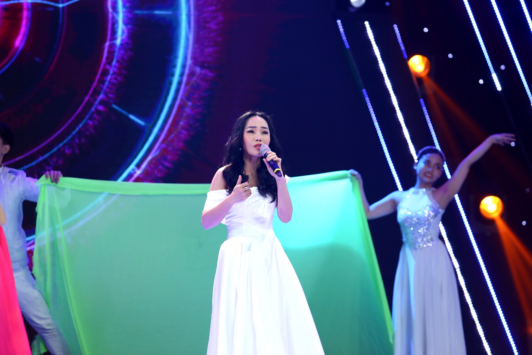 LY THU THAO - TREN THANG NGAY DA QUA (27)
