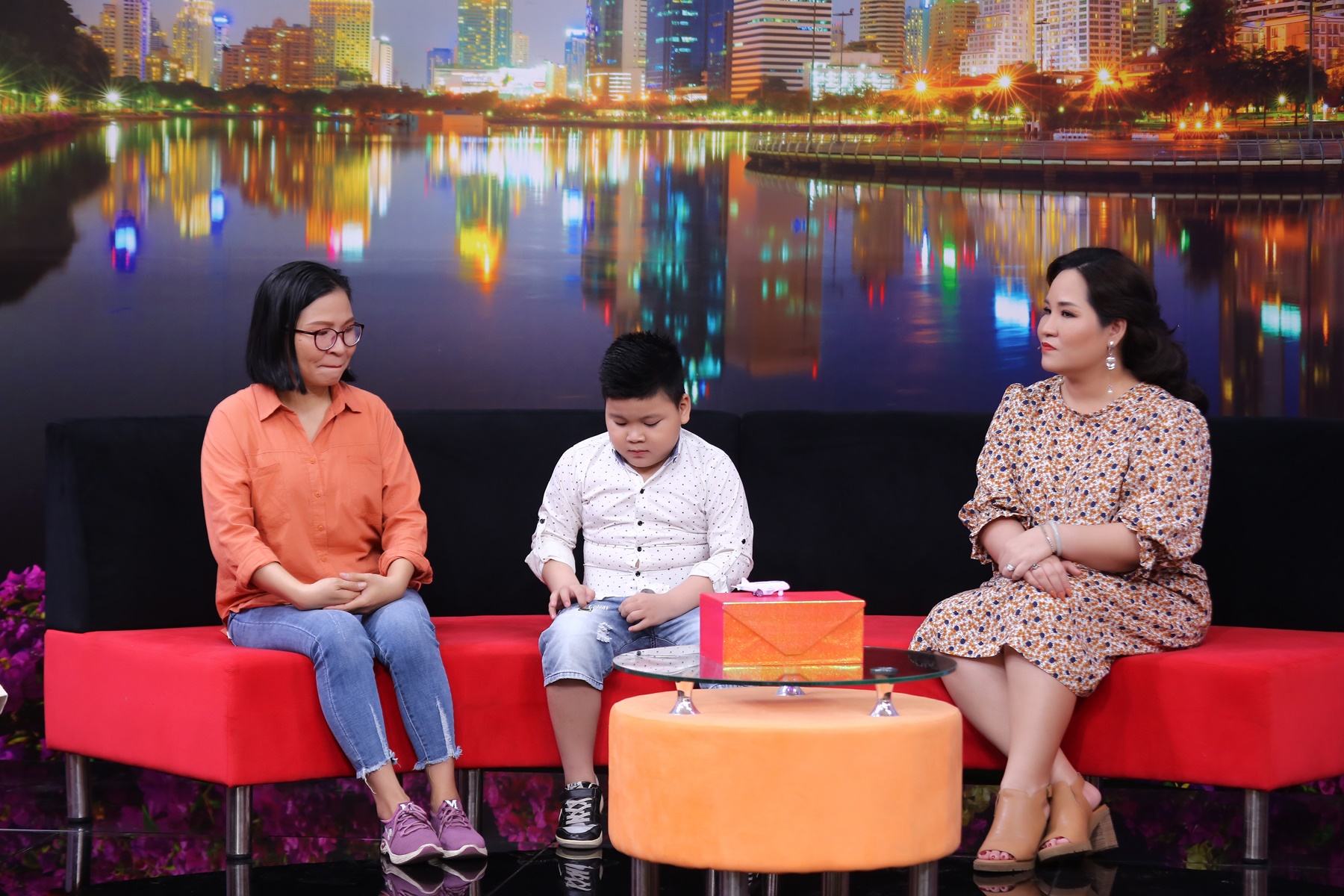BE NGOC THINH TRONG DIEU CON MUON NOI (36)