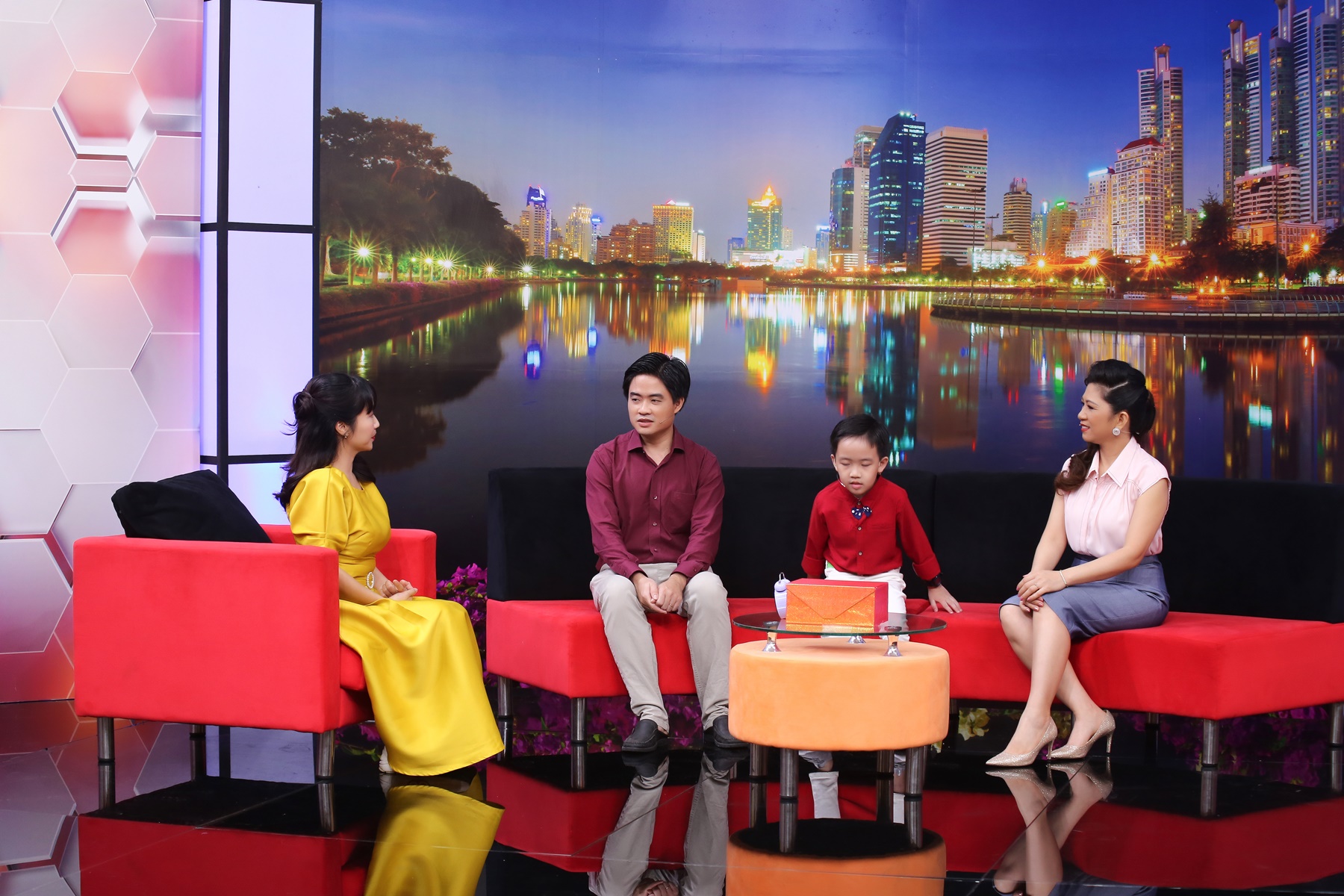 BE QUANG THIEN TRONG DIEU CON MUON NOI (13)