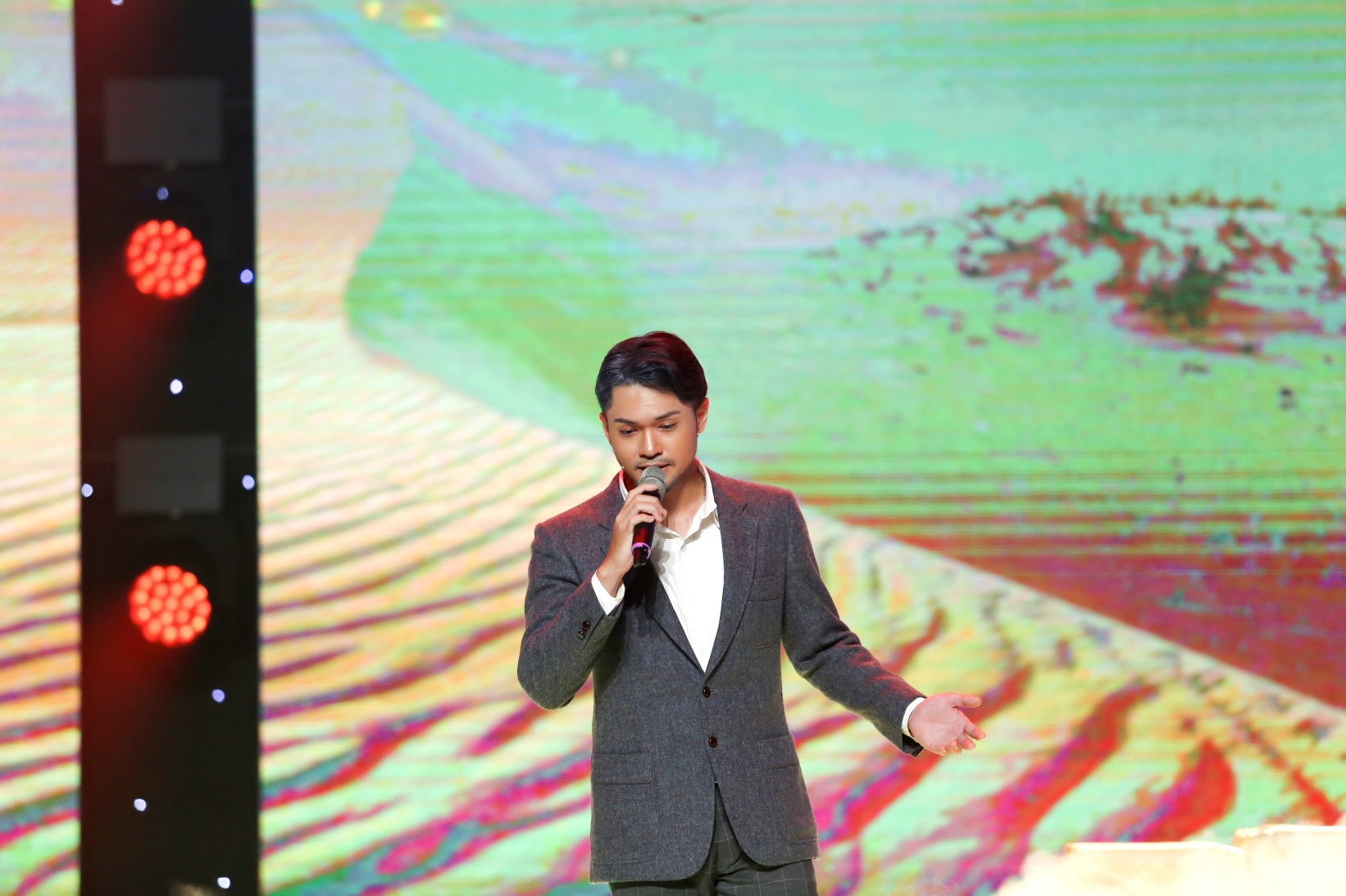 batch_BAO KUN - TOI DI GIUA HOANG HON (11)