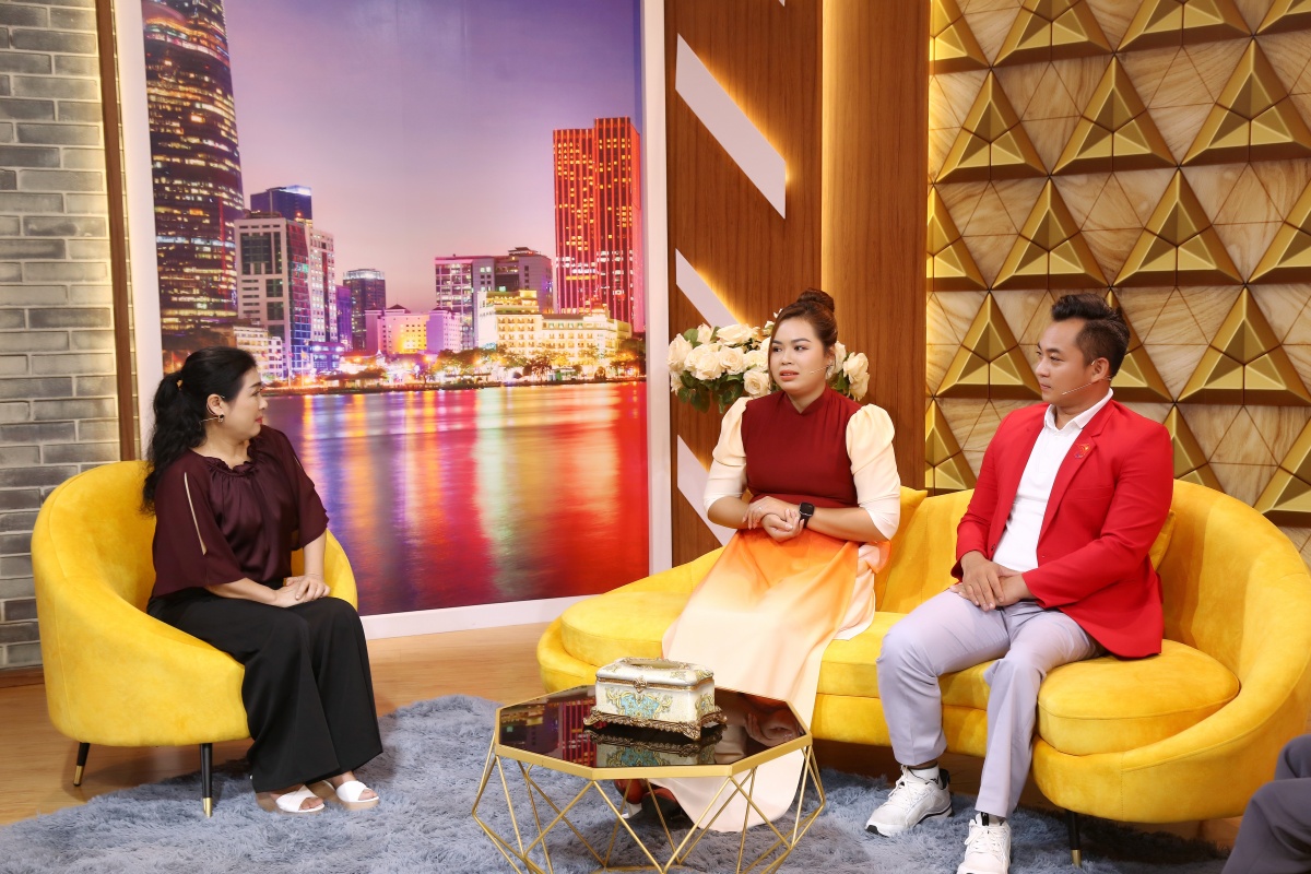 CAO NGOC HUNG, NGUYEN THI HAI - TALK (18)