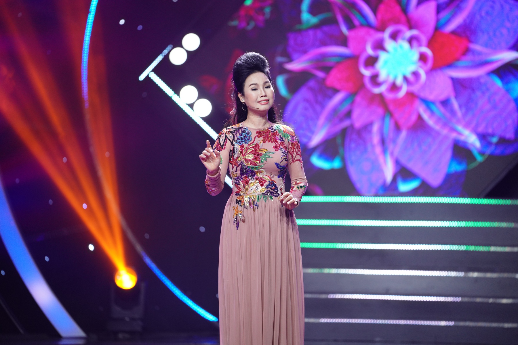 RS_THUY TRANG - TREN DONG SONG NHO (1)