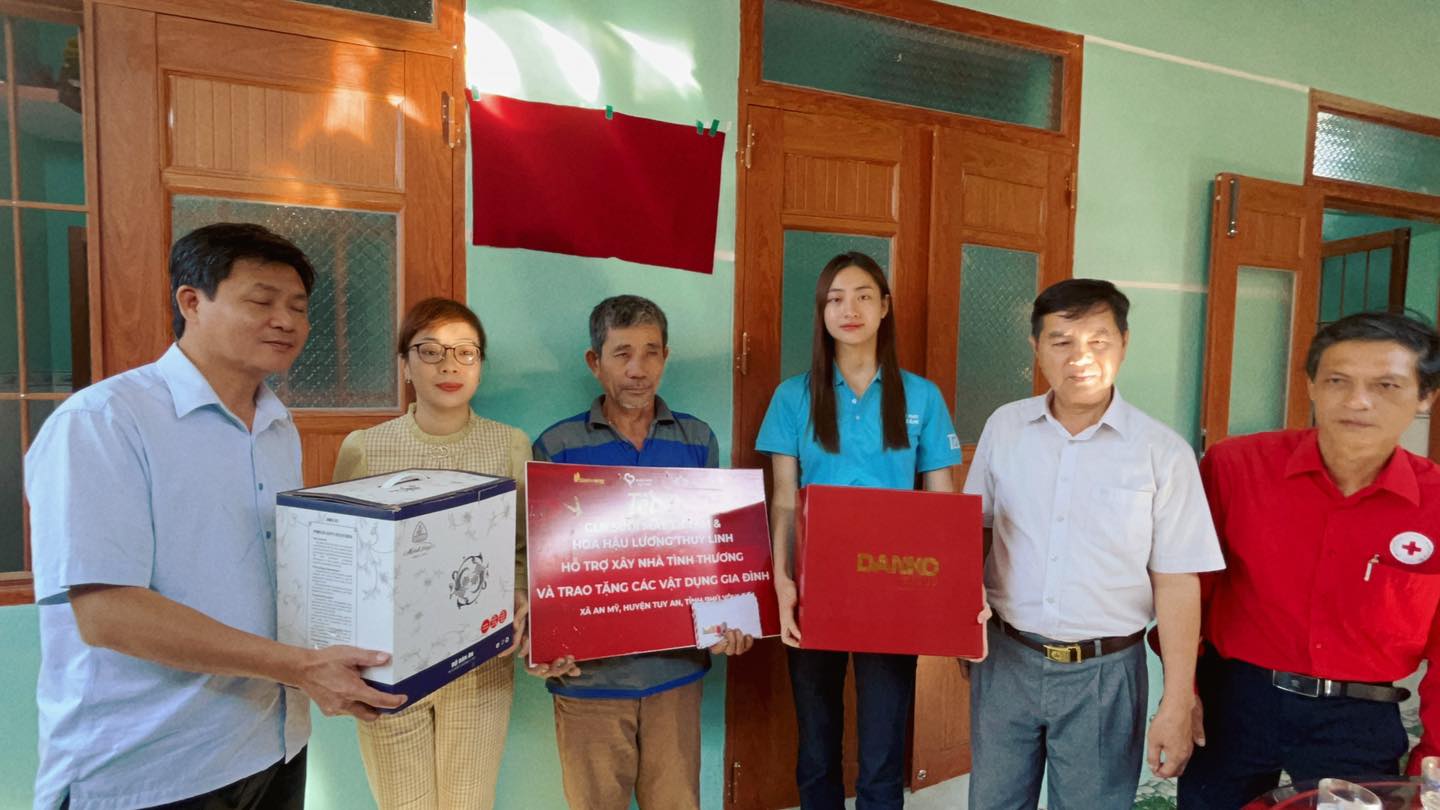 LUONG THUY LINH TET HANH PHUC PHU YEN (4)