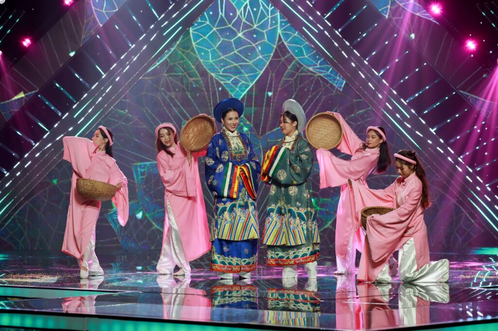 CAO LAN, HOANG PHUONG LINH - VE DAU MAI TOC NGUOI THUONG (4)