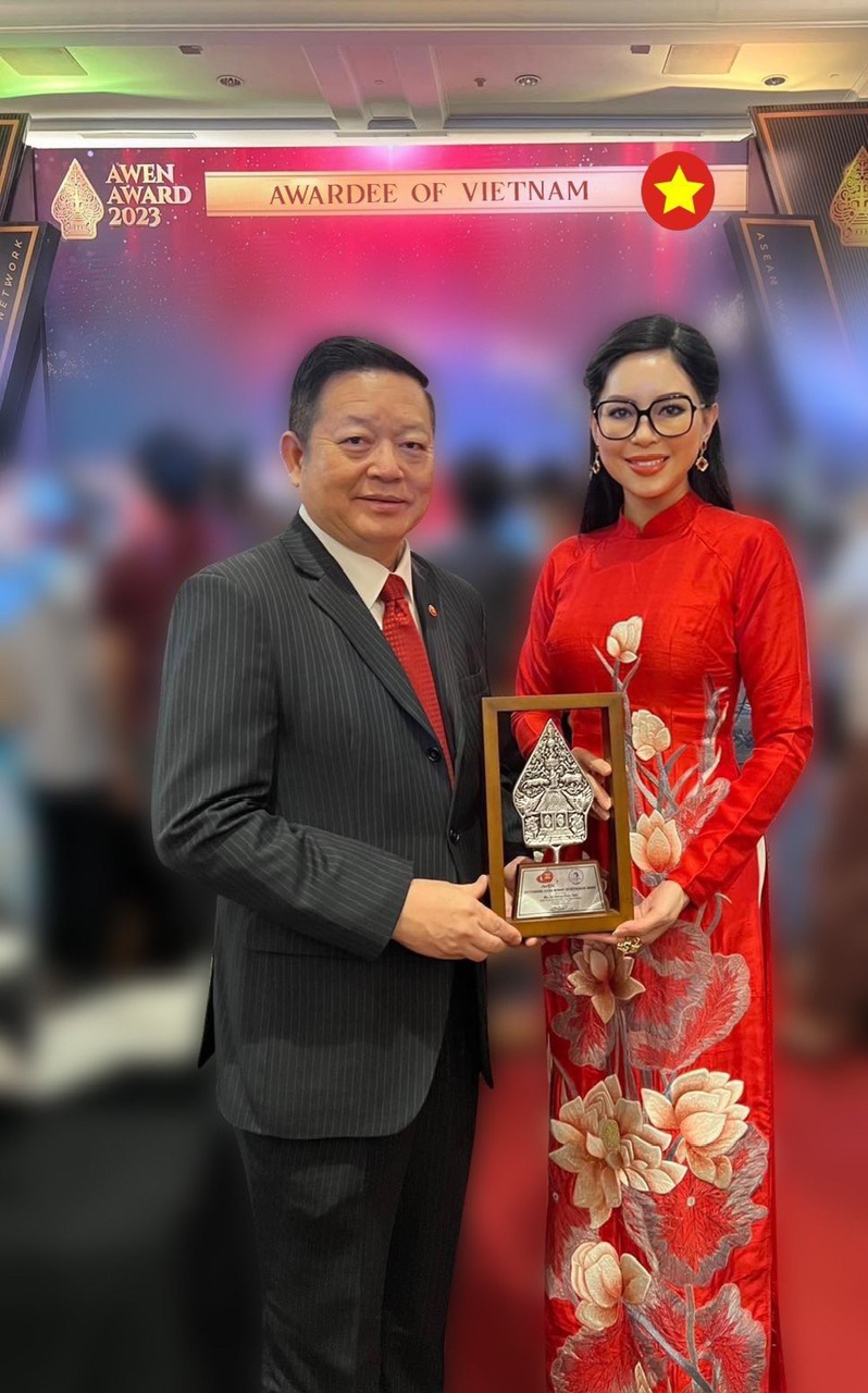 CEO IPPG chup hinh chung voi tien si Dr Kao Kim Hourn- Tong thy ky ASEAN